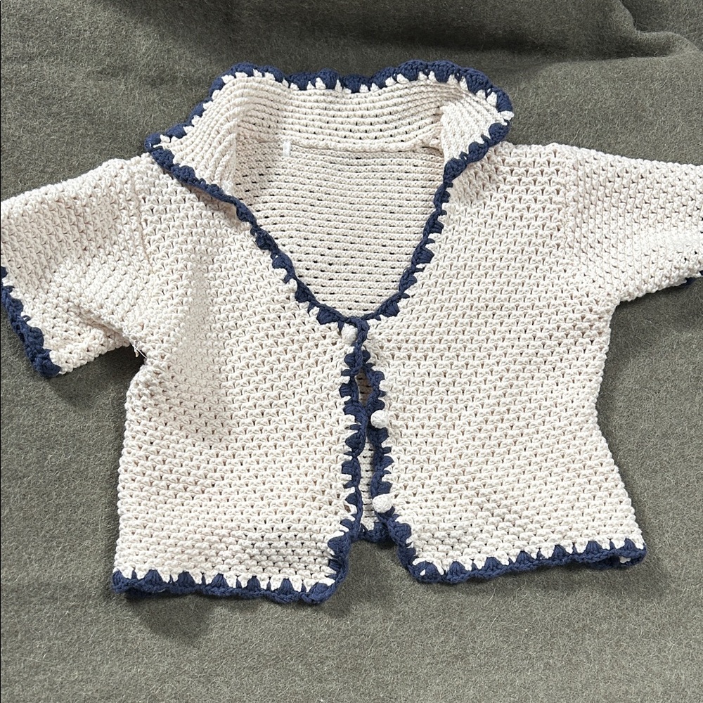 Cute crochet knit crop sweater white with blue trim cotton size M stretchy